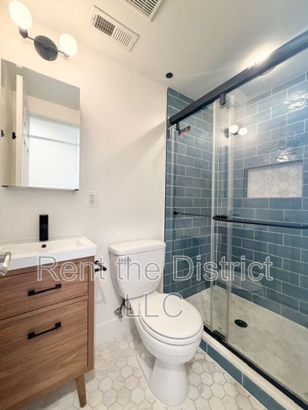 Foto del edificio - 605 Kenyon St NW