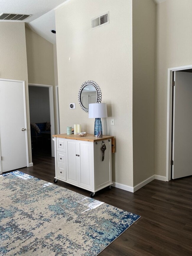 Building Photo - 3BR/2BA Single Story Home in Quiet Pleasanton Cul-de-Sac, hardwood floors. Near Top Schools!