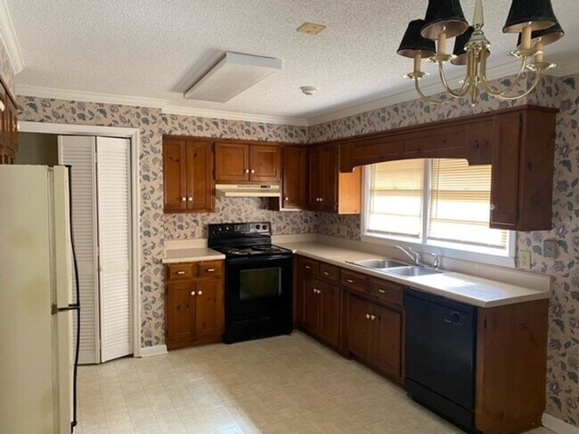 Building Photo - 3BD/1.5B Home in Great Location!!