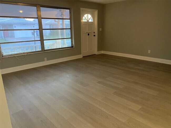 Foto del edificio - 321 NW 25th Ct