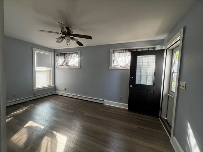 Building Photo - 352 Maple Ave