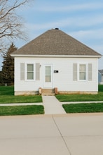 Building Photo - 804 19th St