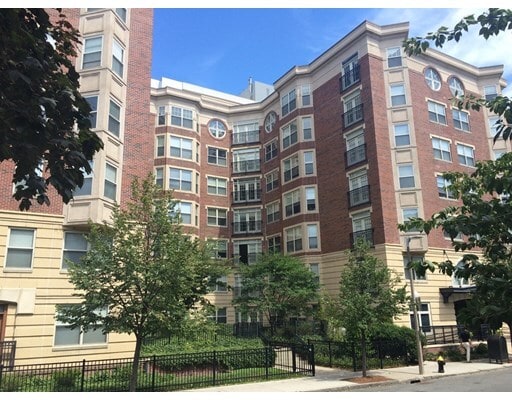 Building Photo - 76 Peterborough St