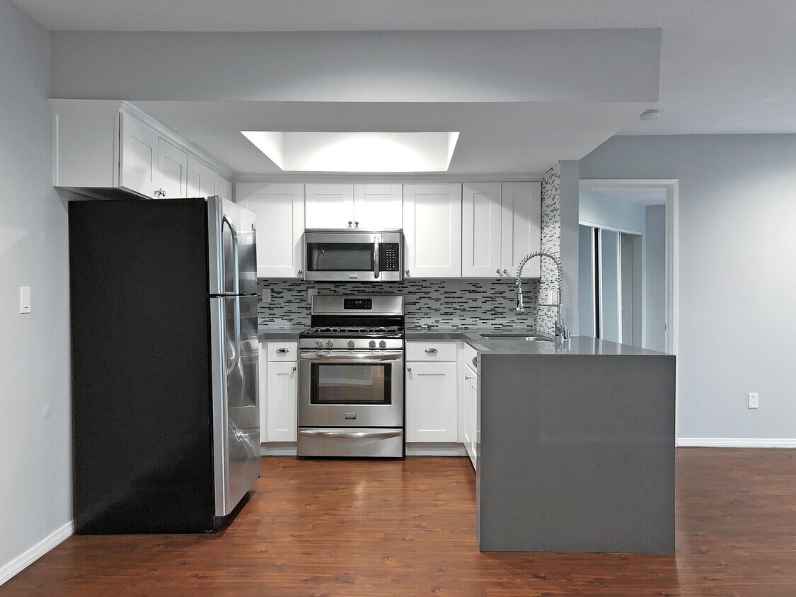 Foto principal - 1242 Mcclellan Dr