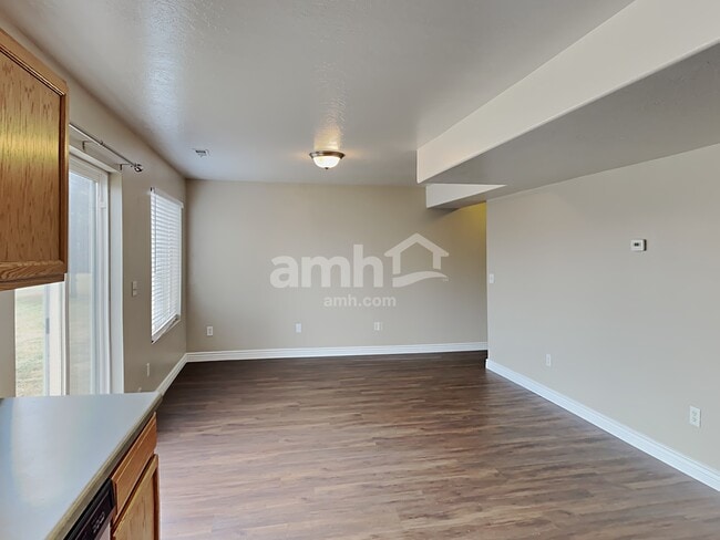 Foto del edificio - 1460 Heather Ln