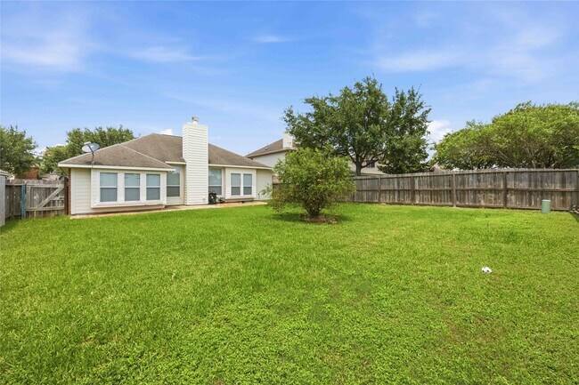 Building Photo - 12807 Canyon Echo Dr
