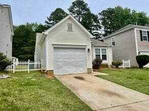 Building Photo - 10424 Hugue Way