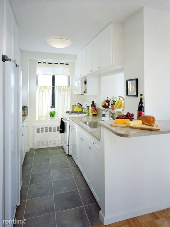 Building Photo - 10 W 135th St
