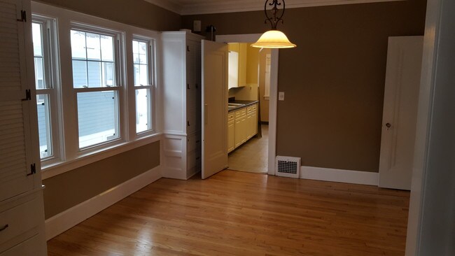 Foto del edificio - 1298 Hathaway Ave