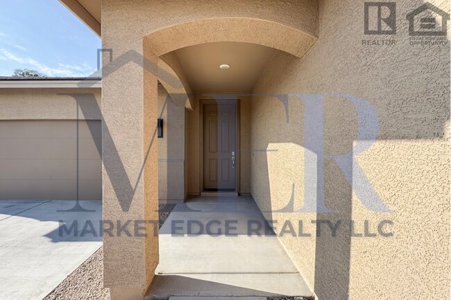 Building Photo - 2Bed/2Bath Gated Turnkey Home in Wickenbur...