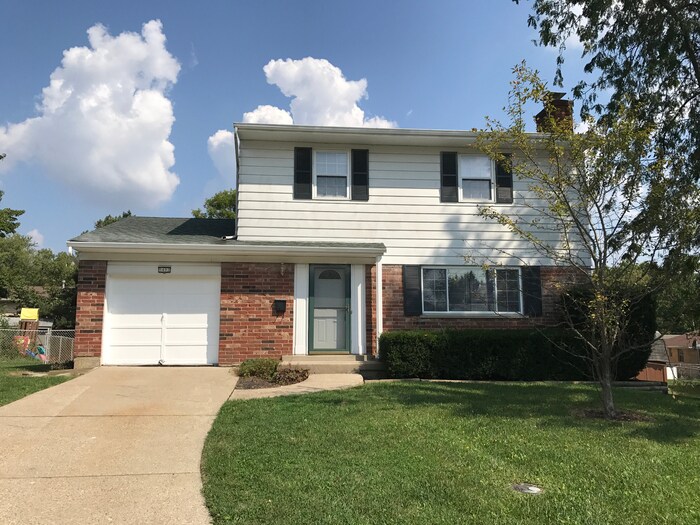 Primary Photo - Gorgeous 3 Bedroom with Fireplace!