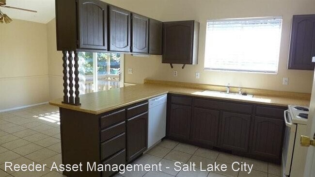 Building Photo - 3 br, 2 bath House - 1748 East Ski View Drive