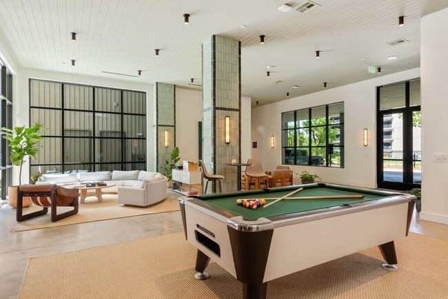 Building Photo - The Saint George