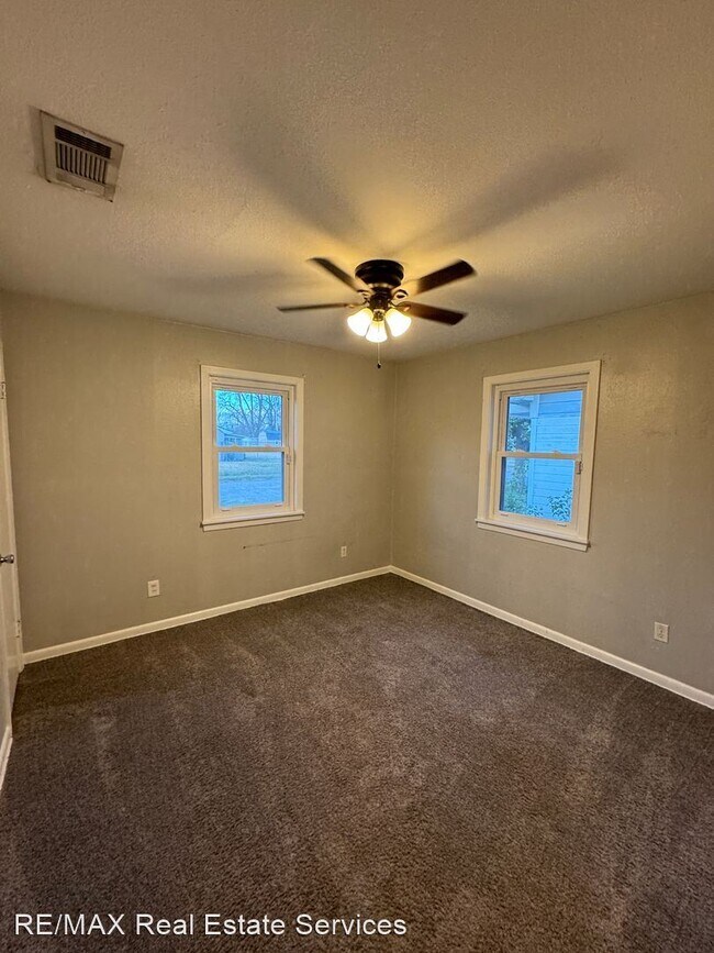Building Photo - 3 br, 1 bath House - 2000 Alison