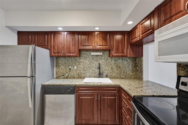 Building Photo - 4600 SW 67th Ave