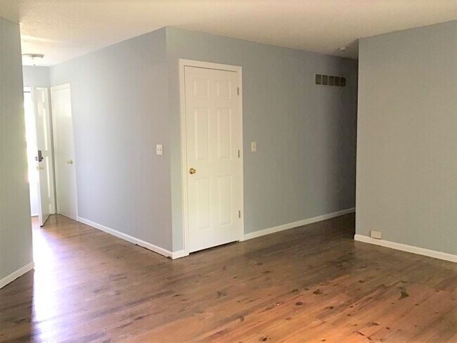 Building Photo - 4950 Patricia Ridge Dr