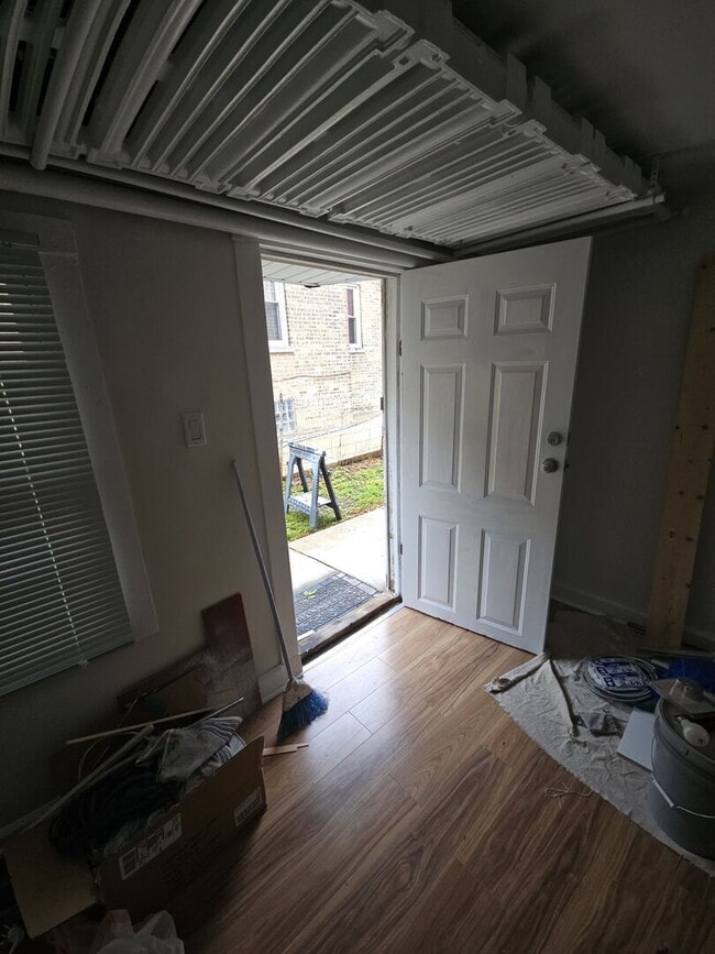 Building Photo - 3315 W Cuyler Ave