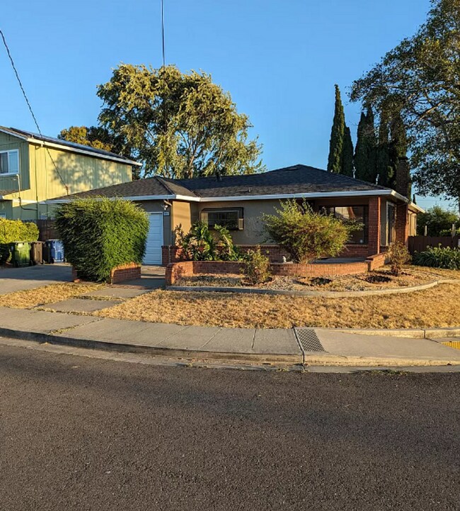 Building Photo - The Perfect Family Oasis in Castro Valley ...