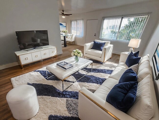 Building Photo - 1852 N Wilton Pl