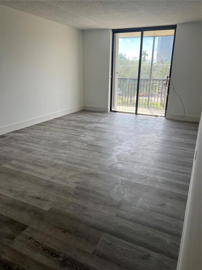 Foto del edificio - 16851 NE 23rd Ave