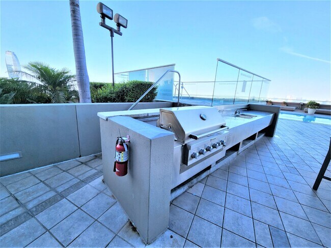 Foto del edificio - Sky-High Urban Living at 1100 Wilshire! St...