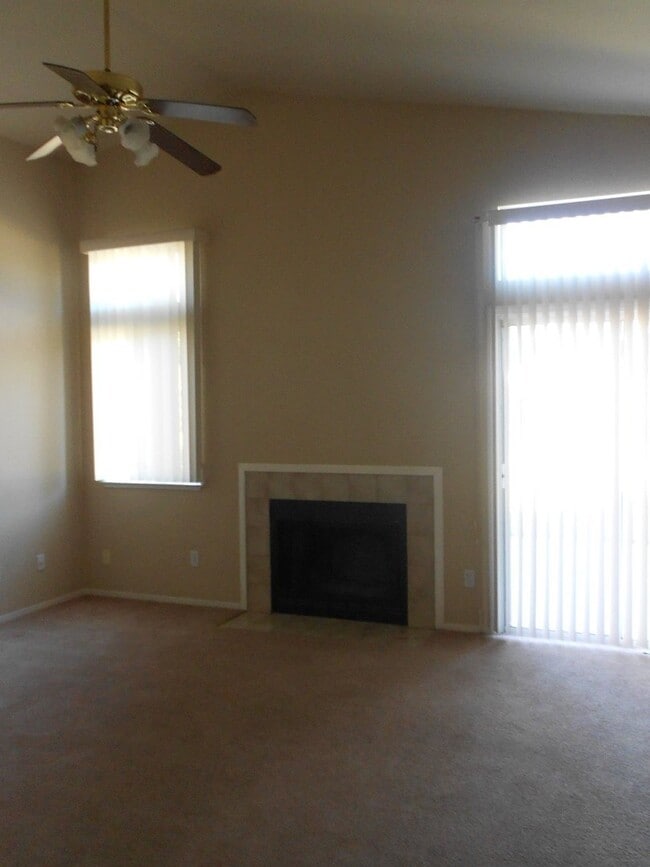 Building Photo - 4 bedroom 2 bath house in Yuba City