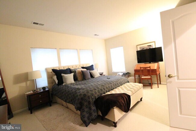 Foto del edificio - 4469 Monmouth St