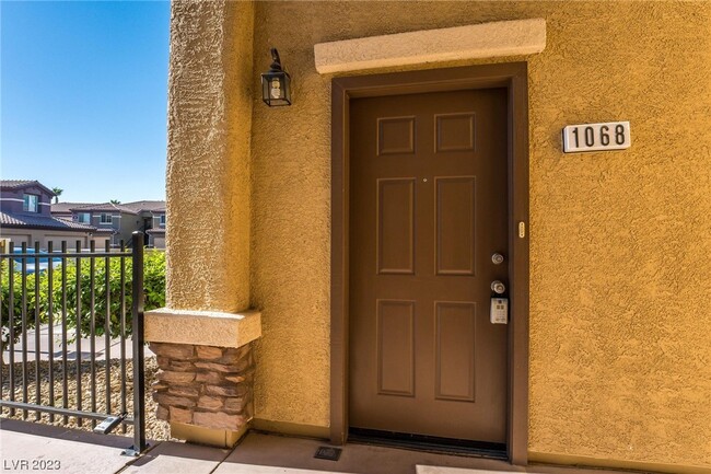 Building Photo - 6868 Sky Pointe Dr
