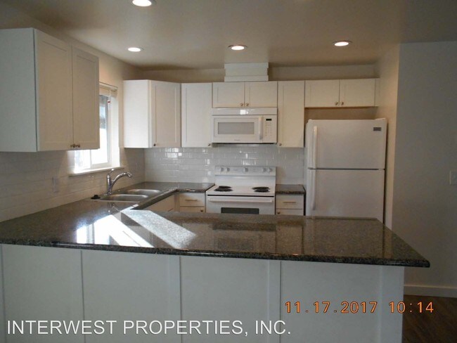 Building Photo - 861-893 Chemawa Rd N