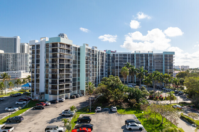 Foto del edificio - Towers Of Oceanview