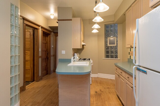 Foto del edificio - 1029 N Winchester Ave