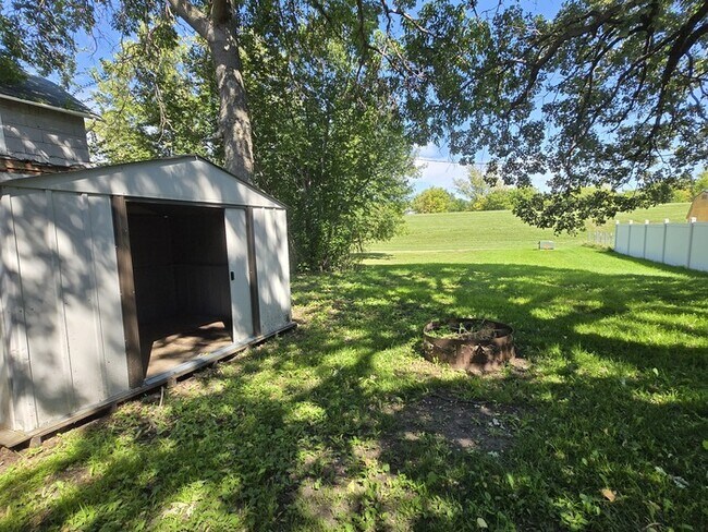 Foto del edificio - 3 Bed/1 Bath with washer and dryer hookups