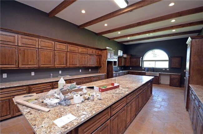Building Photo - 5649 King Acres Dr
