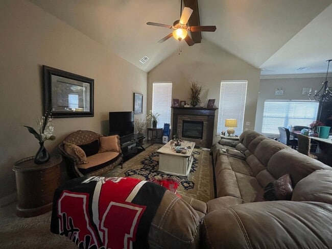 Building Photo - Very Nice 4 Bedroom 2.5 Bath Home in Moore...
