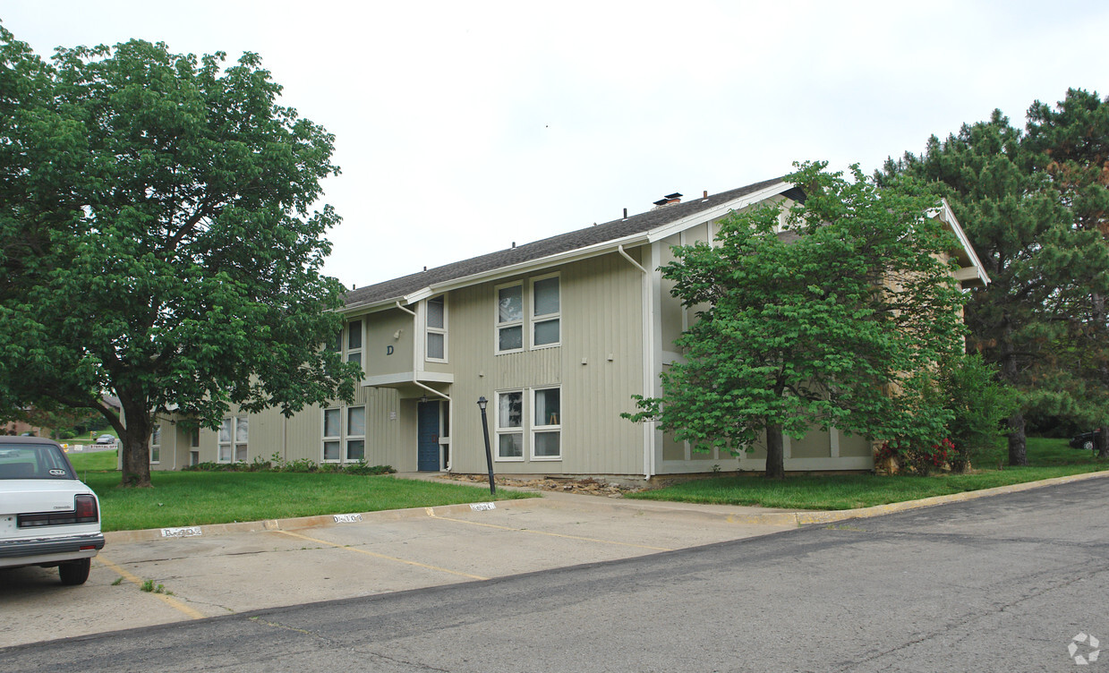 Primary Photo - Quail Creek Apts.