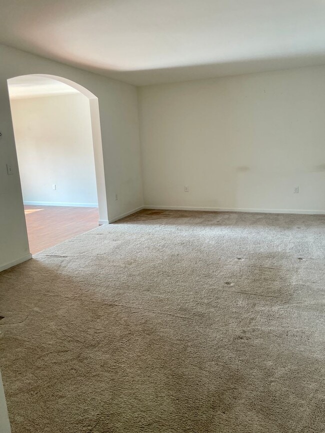 Building Photo - Single Family 4 Bed 3 Bath Home in LS School District