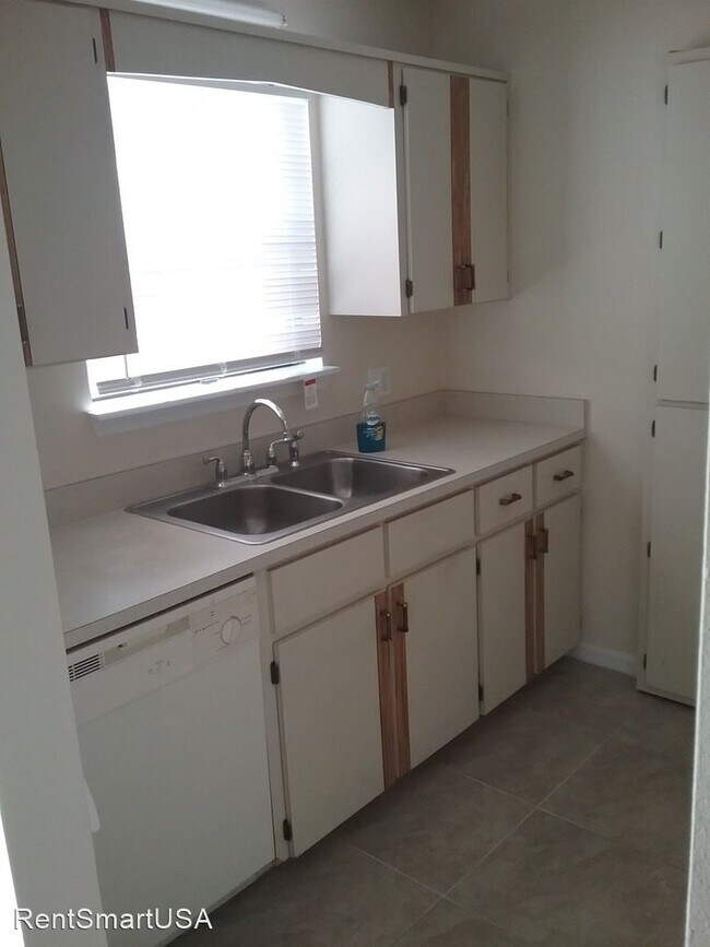 Building Photo - 2 br, 1 bath House - 1124 Fairvilla Dr.