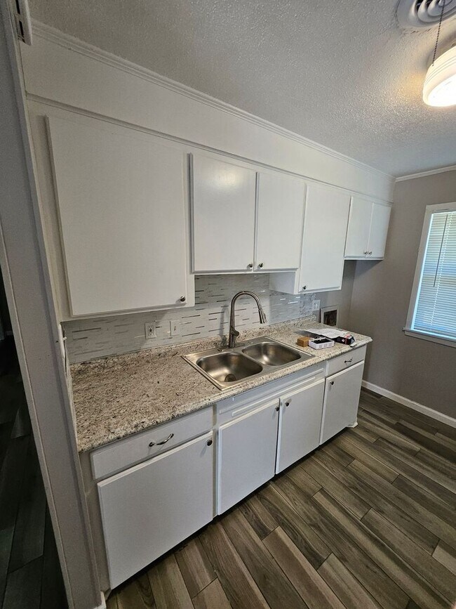 Foto del edificio - 403 E 8th St
