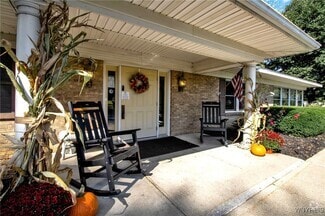 Building Photo - 459 E Oak Orchard St