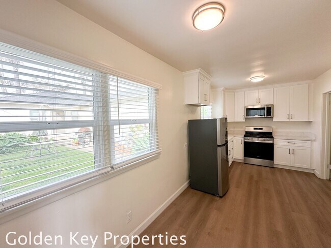 Foto del edificio - Detached studio one block from the beach!!