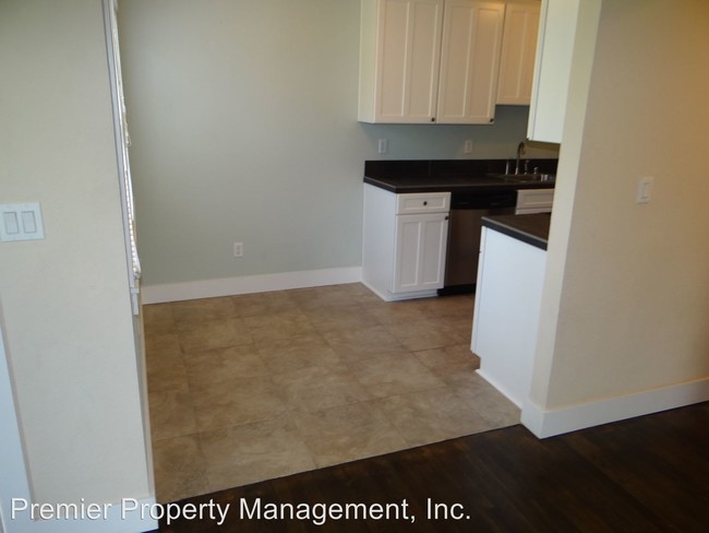 Building Photo - 2 br, 1 bath House - 3612 E. Evergreen Blvd