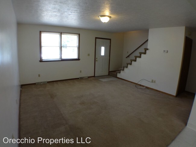 Building Photo - 120 Karen Way