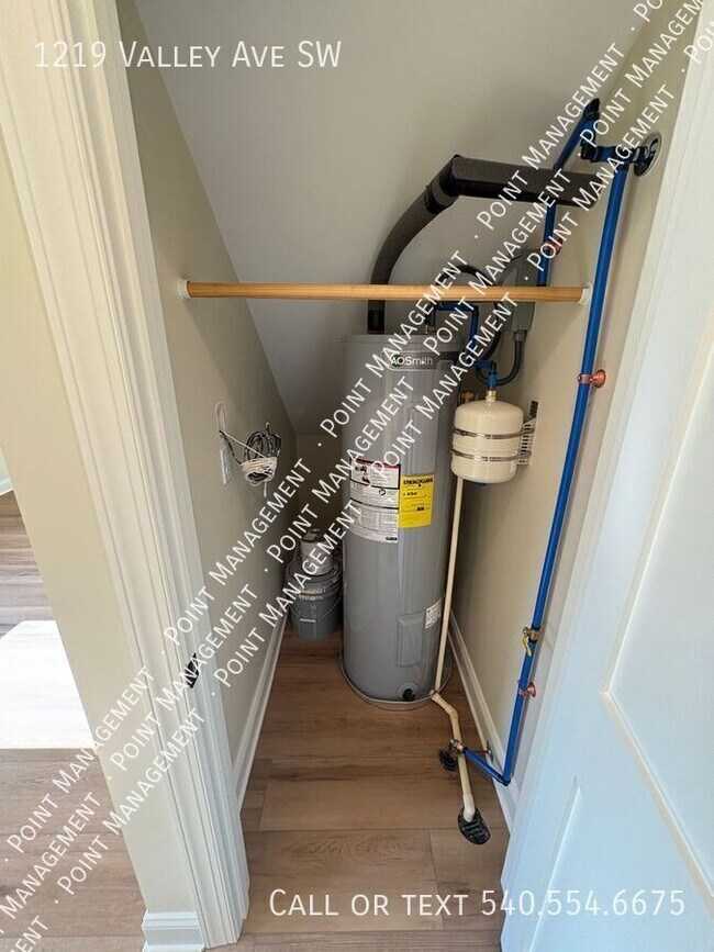 Foto del edificio - 1219 Valley Ave SW