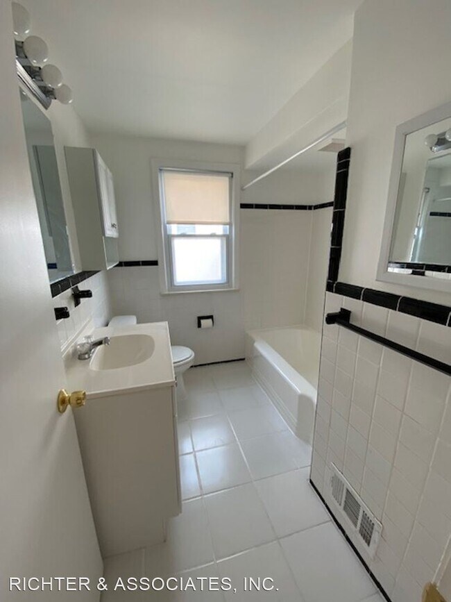 Foto del edificio - 4 br, 2 bath House - 3855 ROYAL AVE