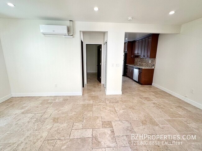 Building Photo - Renovated Charming Standalone Garden Cotta...