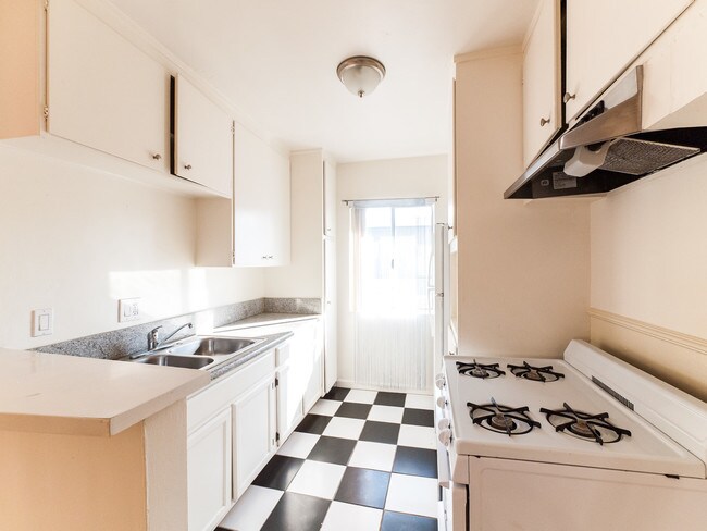 Foto del edificio - 723 N Gramercy Pl