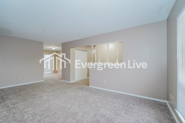 Foto del edificio - 672 Liberty Ln