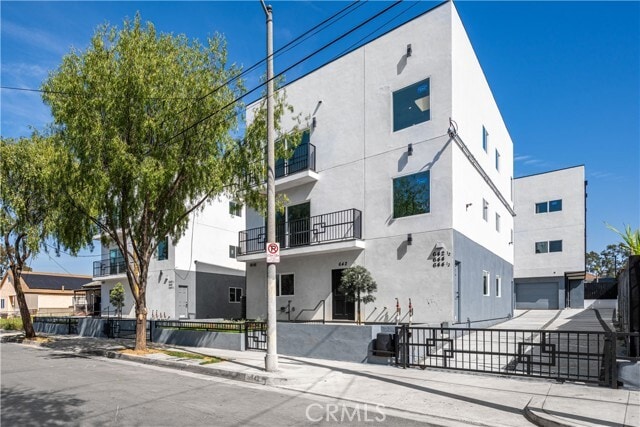 Building Photo - 644 N Boyle Ave