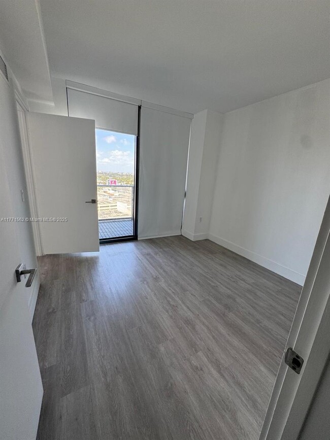 Foto del edificio - 121 NE 34th St
