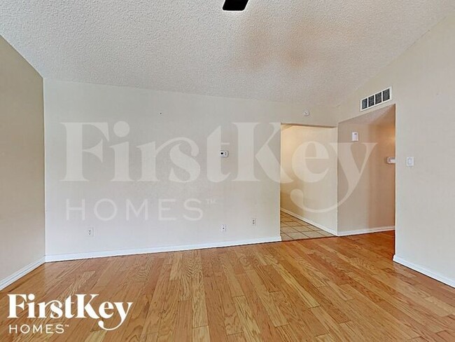 Building Photo - 3505 Glenda Dr
